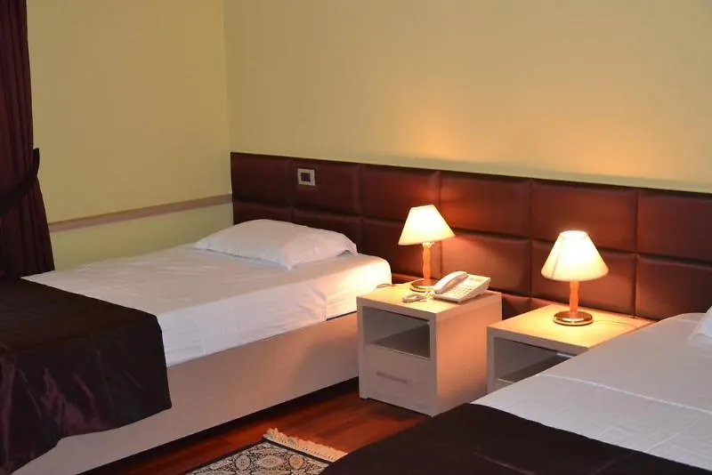Arber Hotel تيرانا 3*,  ألبانيا